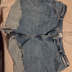 Abercrombie Curce Love 4 Inch Mom Shorts